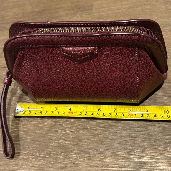 Marc By Marc Jacobs clutch in burgundy, LIKE NEW - Picture 5 of 7